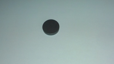 Magnet šedý prům.2cm-volně/velkoobch.balení -sada 50ks. Cena za 1 ks.