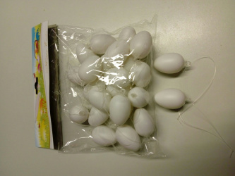 Vejce bílé 4x3 cm na zavěšení bal. 24 ks. Cena za balení 