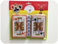 Karty Canasta 5,5x9,5cm+kostky,v plastu,hra pro děti nad 3 roky-nižší kvalita,slabší papír